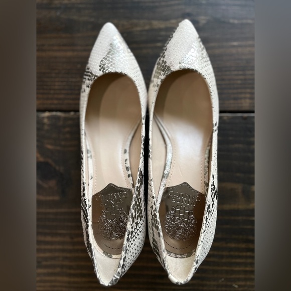 VINCE CAMUTO Naureen Women's Kitten Heel Pumps Metallic Taupe Snake Sz 8M - Picture 5 of 6